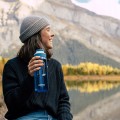 BUTELKA BIDON NA WODĘ KAMBUKKA LAGOON NIEBIESKA ZE SŁOMKĄ I USTNIKIEM 750ml